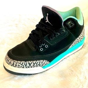OG Air Jordan’s size 6Y (women’s 7.5-8) hard letting these go